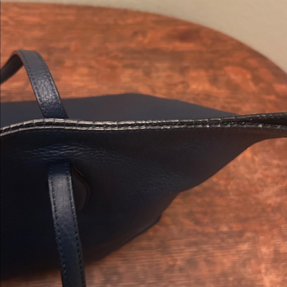 Tod’s Joy Large Tote Bag in Navy Blue Grained Leather - Picture 10 of 15